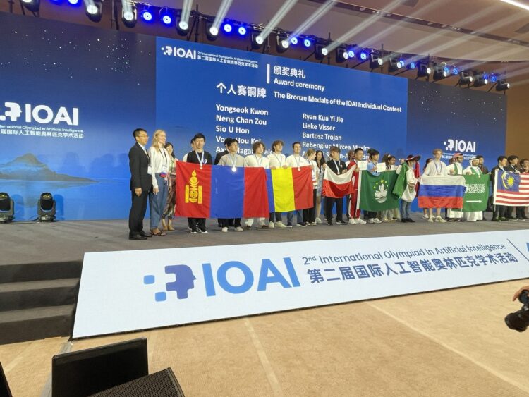 ОЛОН УЛСЫН ХИЙМЭЛ ОЮУНЫ ХОЁРДУГААР ОЛИМПИАДААС ХОС ХҮРЭЛ МЕДАЛЬ ХҮРТЛЭЭ