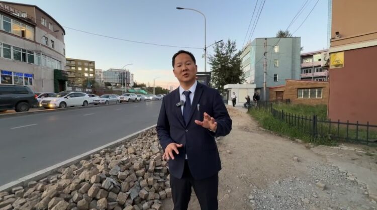 Т.Даваадалай: Барилгын хөгжлийн төвийн урд явган замын доогуур кабель сувагчлалын ажил хийхээр хуучин шоо хэлбэрийн явган замыг хуулсан