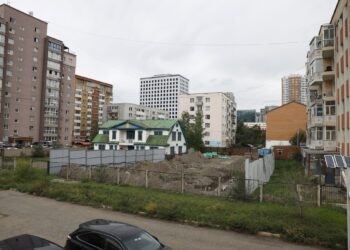 Богд хааны Хүрэн ордны зүүн талын барилгын ажлыг зогсоож, хуулийн дагуу газрыг буцаан авна