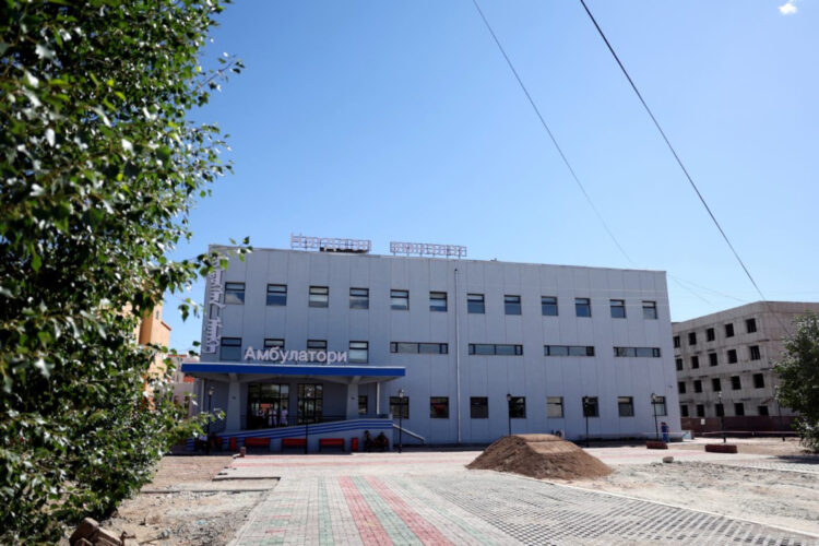 Баянхонгор аймаг улсын жишиг амбулаторитой боллоо