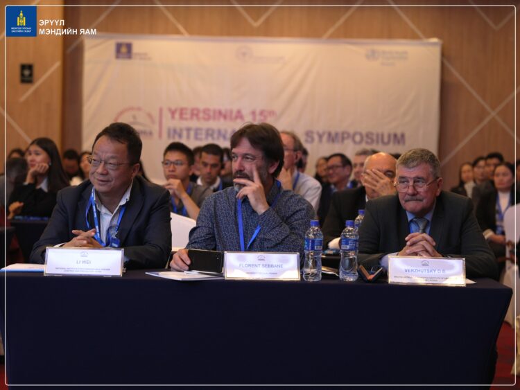 ОЛОН УЛСЫН ЭРДЭМТЭН СУДЛААЧИД ТАРВАГАН ТАХЛЫН ЭСРЭГ ХЭРЭГЖҮҮЛЭХ ГАРЦ ШИЙДЛИЙГ ХЭЛЭЛЦЭЖ БАЙНА