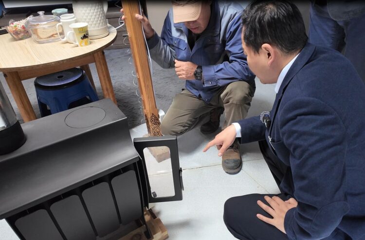 Баянзүрх дүүргийн зарим өрхөд хийн зуух суурилуулж байна