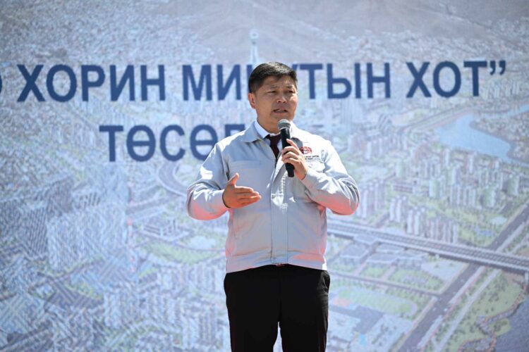 Х.Нямбаатар: Барилгачдын талбайг нийслэлийн эзэмшилд буцаан авч, доороо зогсоолтой цэцэрлэгт хүрээлэн барина