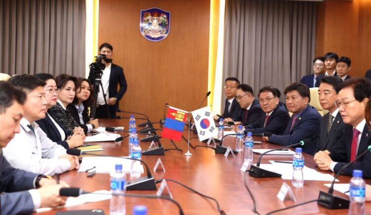 Мега төслүүдээ танилцуулав