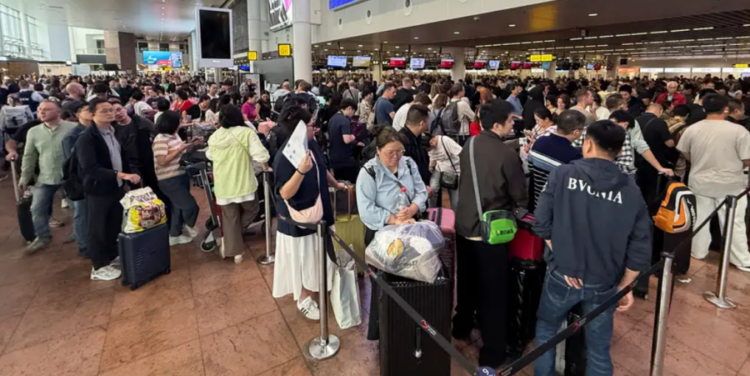 Европ даяарх нисэх буудлуудын үйл ажиллагаа саатжээ