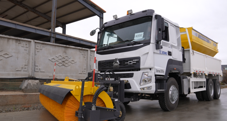 Цас цэвэрлэгээ, давс, бодис цацах зориулалт бүхий 10 машиныг хүлээн авчээ