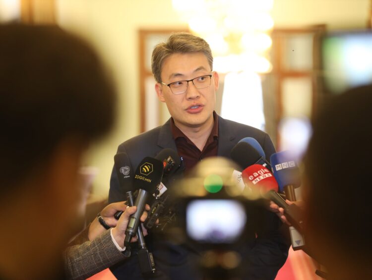 А.Амартүвшин: Хагас коксон түлш хэрэглэснээр уушгинд шүүгддэггүй нарийн ширхэгт тоосонцор 80 хүртэл хувиар багасна