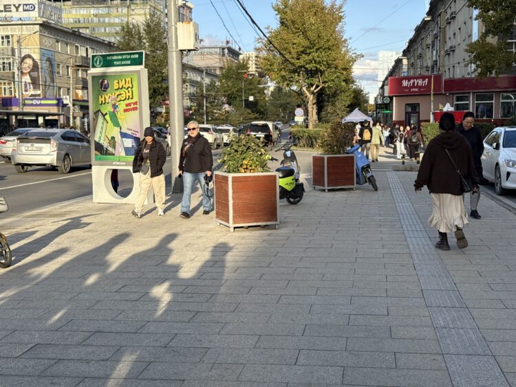 Өнөөдрийн байдлаар 88.000 м.кв явган хүний замыг шинэчилжээ