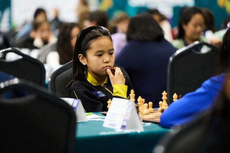 И.Цэлмүүн шатрын бодлогын дэлхийн аварга боллоо