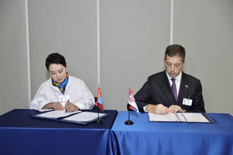 Дипломат болон албан паспорт эзэмшигчдийг визийн шаардлагаас чөлөөлөх тухай хэлэлцээрт гарын үсэг зурав