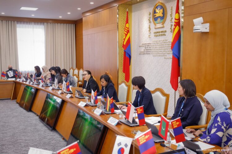 Эмэгтэйчүүдийнхээ улс төрийн манлайлал, эдийн засгийн эрх чөлөөг дэмжсэн улс орон ядуурлыг бууруулж, өрсөлдөх чадвараа нэмэгдүүлдэг