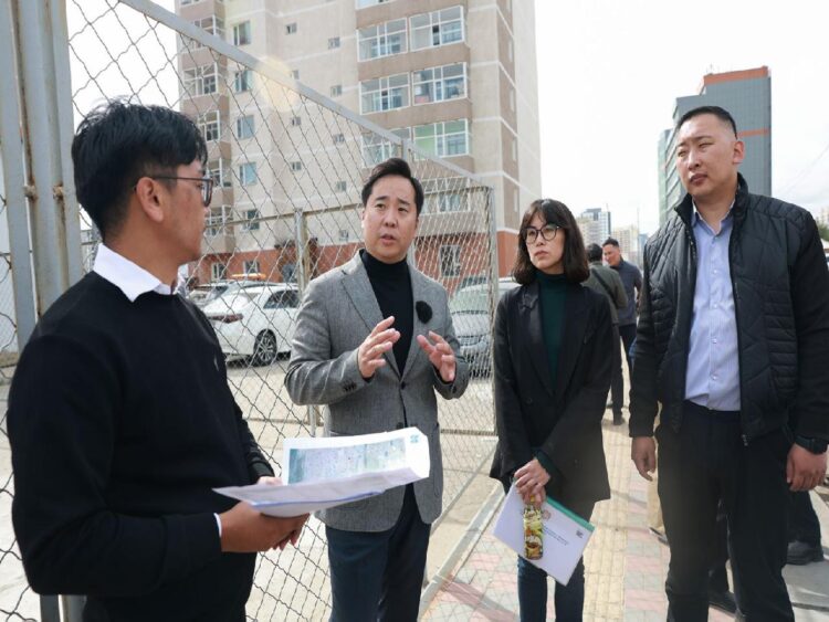 Түгжрэлийг бууруулах ажлын хэсэг Баянзүрх дүүрэгт шинээр төлөвлөгдөж буй шинэ авто замын трассуудаар явж, нөхцөл байдалтай танилцлаа