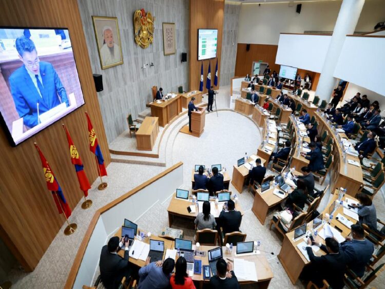 А.АМАРТҮВШИН: ИРГЭД “ХОТУЛА” АППЛИКЕЙШНИЙГ ГАР УТСАНДАА СУУЛГАСНААР ВИРТУАЛ КАРТ ҮҮСЭЖ, НҮҮРСЭЭ АВНА