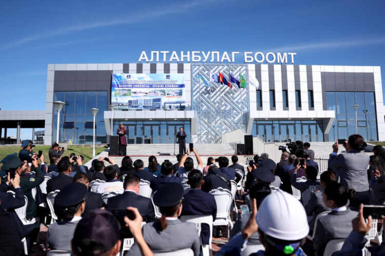 Алтанбулаг боомтыг шинэчилснээр өдөрт нэвтрэх зорчигчдын тоо гурав, ачаа тээврийн урсгал дөрөв дахин нэмэгдэх боломжтой боллоо