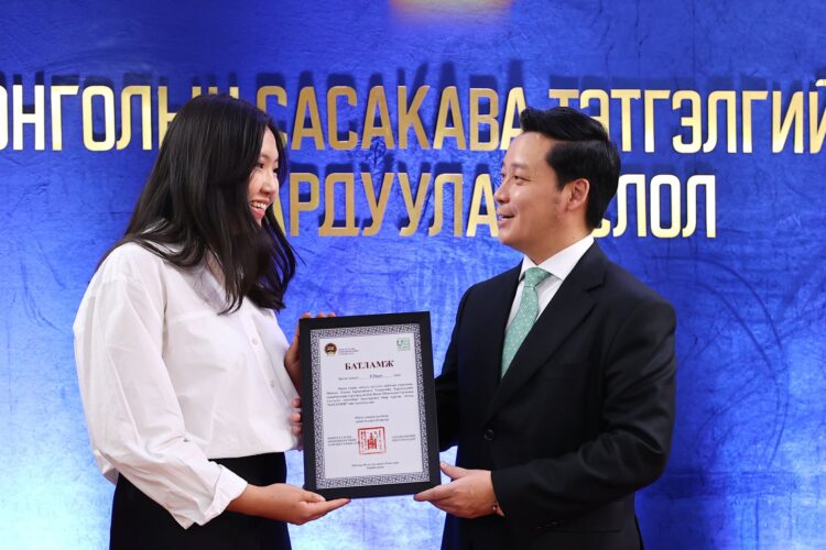 “Япон-Монголын Сасакава” тэтгэлэгт хөтөлбөрийн 1000 оюутанд батламж гардуулж эхэллээ