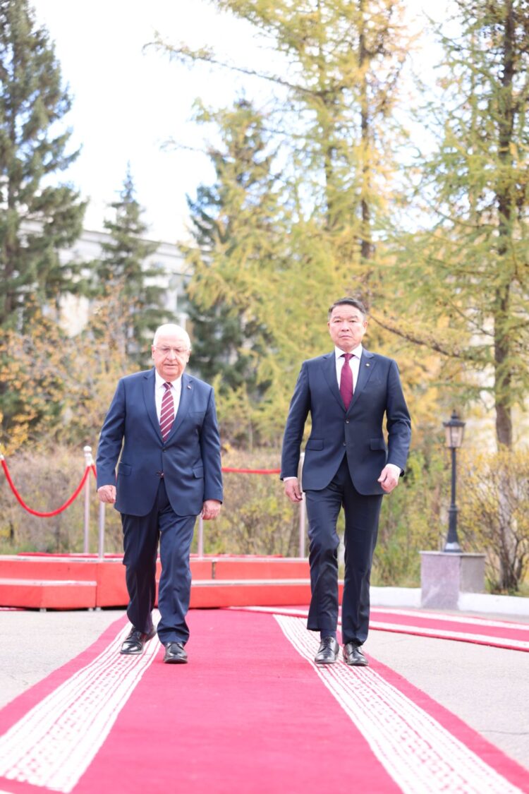 БНТУ-ын үндэсний Батлан хамгаалах яамны сайд Яшар Гүлэр МУ-ын Батлан Хамгаалах яамны сайд Д.Батлутын урилгаар Монгол улсад айлчилж байна