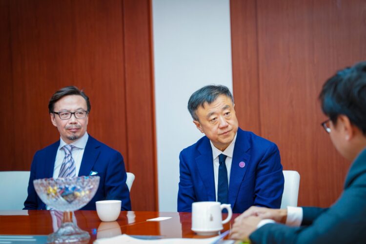 Боловсролын сайд П.Наранбаяр дэлхийд чансаагаараа 12-т жагсдаг БНХАУ-ын Цинхуа их сургуулийн дэд захирал Ян Бинг хүлээн авч уулзлаа