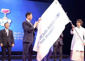 Улсын Нэгдүгээр төв эмнэлэг ‘Хөдөлмөрийн Баатар’ цол авлаа