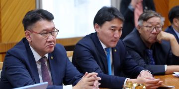 ОЮУ ТОЛГОЙН ЗЭЭЛИЙН ХҮҮГ БУУРУУЛАХ ХЭЛЭЛЦЭЭР ӨНӨӨДРӨӨС ЭХЭЛЖ БАЙНА