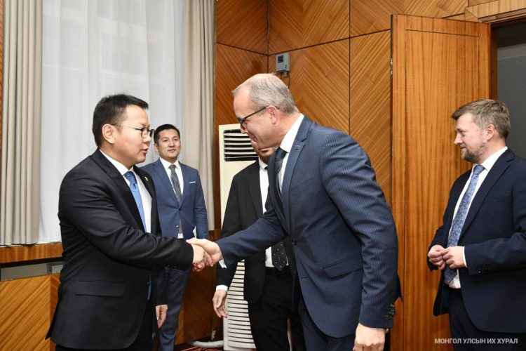 Байнгын хорооны дарга Б.Бейсен Цөлжилттэй тэмцэх тухай НҮБ-ын конвенцын Нарийн бичгийн газрын төлөөлөгчдийг хүлээн авч уулзав