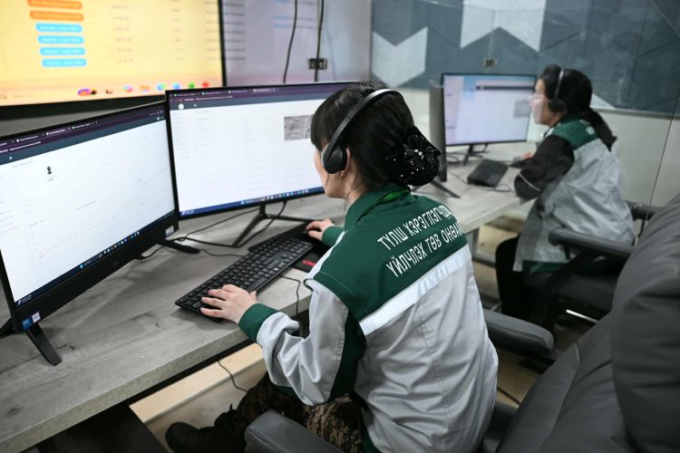 Түлш хэрэглэгчдэд үйлчлэх төв хяналтын дэлгэцэд ирсэн угаарын хийн дохио бүрийг алдалгүй бүртгэж, шуурхай арга хэмжээ авч байна