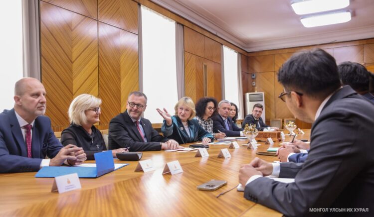 Монгол-Чехийн парламентын бүлгийн дарга Ж.Бат-Эрдэнэ БНЧУ-ын парламентын Сенатын танхимын дэд дарга Йитка Сейтловатай уулзлаа