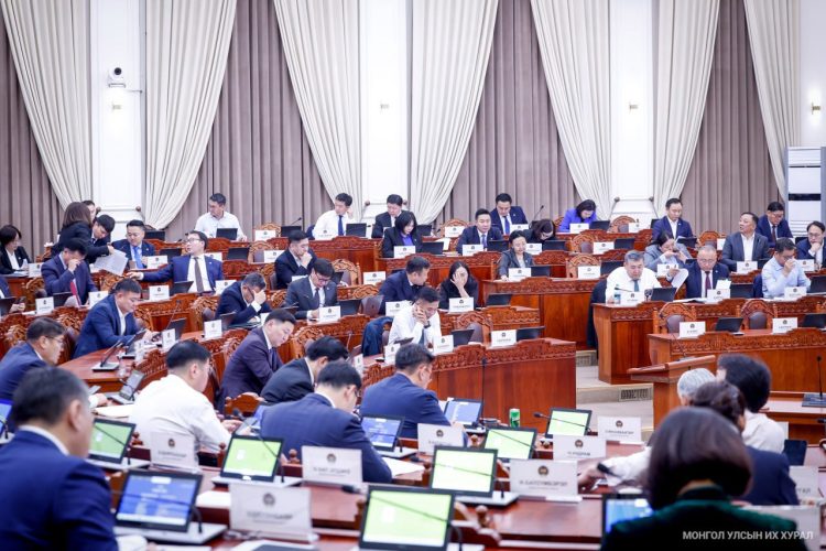 Монгол Улсын 2026 оны төсвийн тухай болон холбогдох хуулийн төслүүдийн талаарх зарчмын зөрүүтэй саналуудаар санал хураалт явууллаа