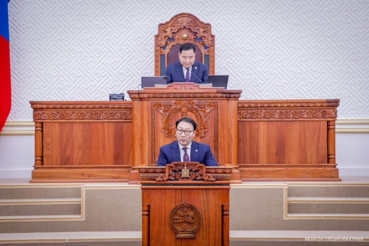 Монгол Улсын 2026 оны төсвийн тухай хуулийн төслүүдийг дөрөв дэх хэлэлцүүлэгт шилжүүлэв