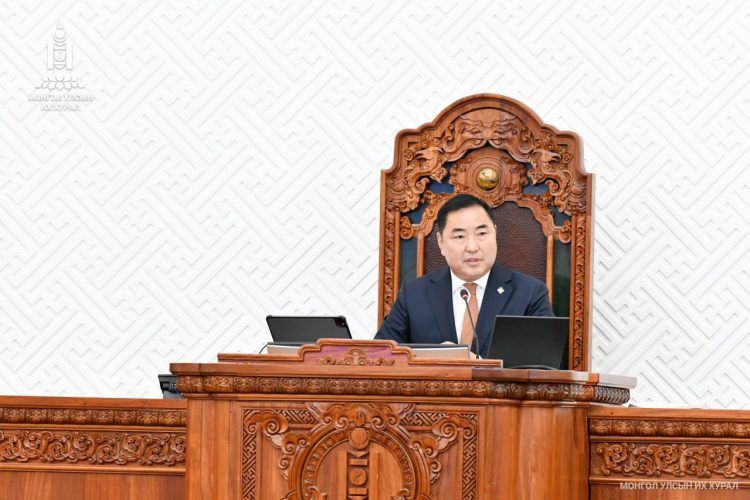 Улсын Их Хурлын асуулгын цагаар дундаж давхаргыг хамгаалах, тэлэх тухай асуудлаар мэтгэлцэв