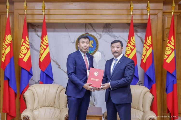 Гэр бүлийн тухай хуулийн шинэчилсэн найруулгын төслийг өргөн мэдүүллээ