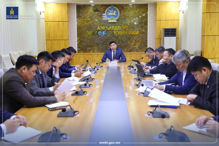 Аж үйлдвэр, эрдэс баялагийн яамны шуурхай хурал боллоо