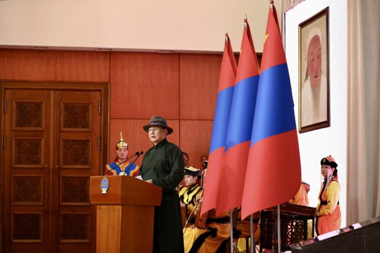 Улс тунхагласны баярыг тохиолдуулан Ерөнхийлөгч У.Хүрэлсүх маргааш төрийн дээд цол, одон, медаль гардуулна