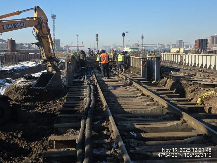 Төмөр зам доогуур нүхэн гарц барих төслийн бүтээн байгуулалт үргэлжилж байна