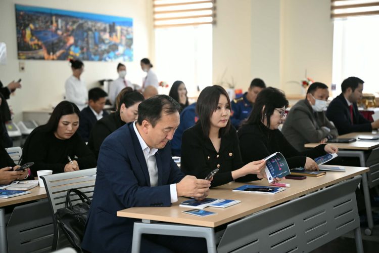 Их, дээд сургууль, коллежид суралцагчдын 60.9 хувь нь эмэгтэйчүүд, 39.1 хувь нь эрэгтэйчүүд байна