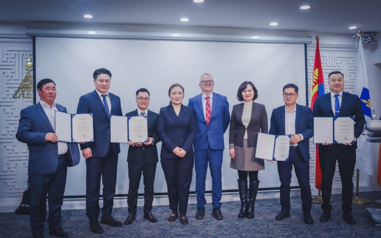 Нийслэлийн ЗДТГ “АРО” гэрчилгээ авлаа