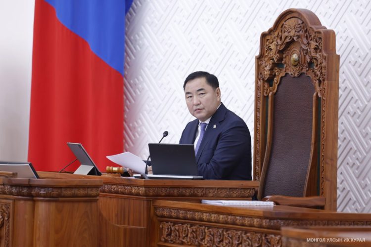 “Хянан шалгах түр хороо байгуулах тухай” Улсын Их Хурлын тогтоолын төслийг хэлэлцлээ