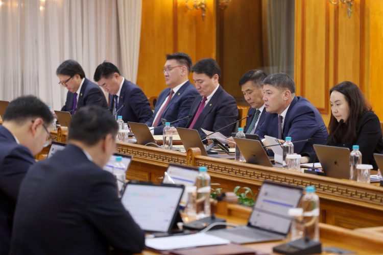 Эмч, ажилчдын илүү цагийн хөлс, урвалж оношлуурын зардалд Засгийн газрын нөөц сангаас нэг тэрбум 400 сая төгрөг гаргана