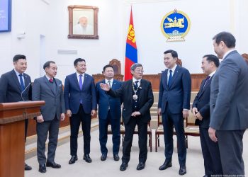 Улсын Их Хурлын дарга, гишүүд “Чингис хаан” одонт Академич С.Нарангэрэлд хүндэтгэл үзүүллээ