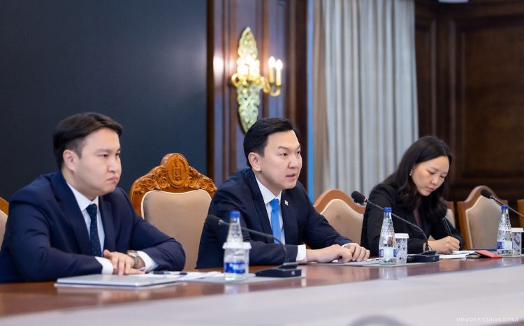 УИХ-ын дарга Н.Учрал тэтгэврийн зээлийн хугацааг сунгах асуудлаар Монголбанк, арилжааны банкуудын удирдлагуудтай уулзлаа