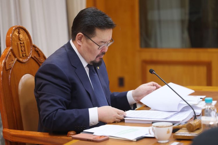 Төсвийн хөрөнгөөр шинэ жил, байгууллага болон салбарын ой тэмдэглэх зэрэг олон нийтийн арга хэмжээ зохион байгуулахгүй байхыг үүрэг болголоо