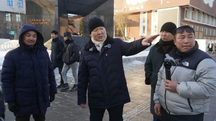 Т.Даваадалай: Явган замыг байгалийн чулуун хавтангаар шинэчилснээр явган хүний гэмтэл, бэртэл 15 хувиар буурсан