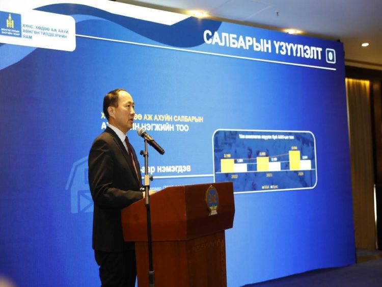 ХХААХҮ-ийн сайд М.Бадамсүрэн: Байгалийн баялгийн үр өгөөжөөс нөхөн сэргээгддэг хүнс, хөдөө аж ахуйн салбарыг дэмжих тогтолцоо чухал