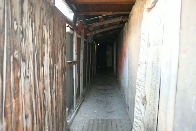 Нийтийн байруудад цахилгааны аюулгүй байдал хангагдаагүй, ил гарсан цахилгааны кабельтай зөрчил түгээмэл байна