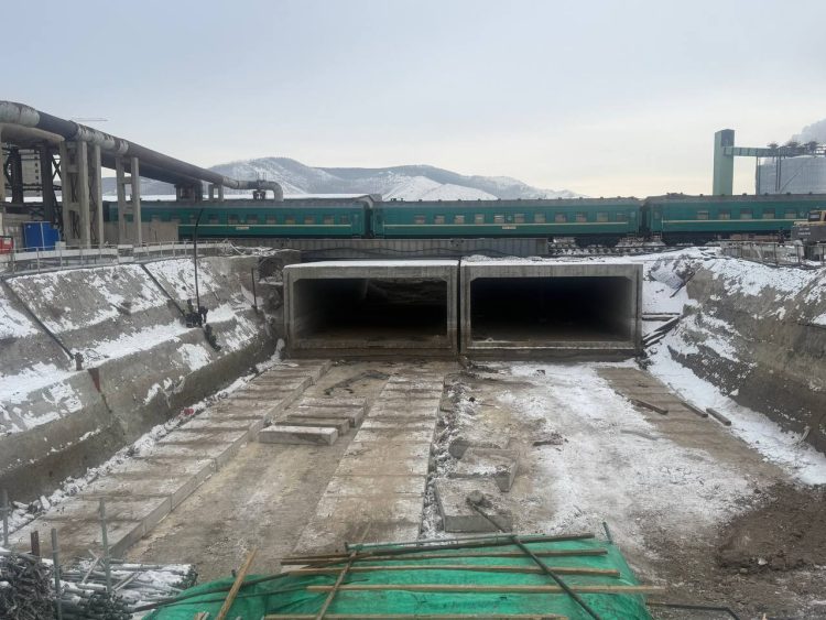 “Гермес” худалдааны төвийн нүхэн гарцын туннелийн их биеийн бүтээцийг түлхэх технологиор хийж дуусчээ