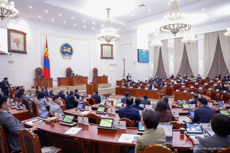 Түгээмэл тархацтай ашигт малтмалын тухай хуульд нэмэлт, өөрчлөлт оруулах тухай хуулийн төслийг хэлэлцэхийг дэмжлээ