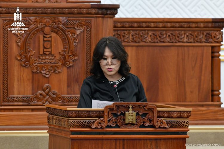 Гэр бүлийн тухай болон Гэр бүлийн хэрэг шүүхэд хянан шийдвэрлэх тухай хуулийн төслүүдийг анхны хэлэлцүүлэгт шилжүүллээ