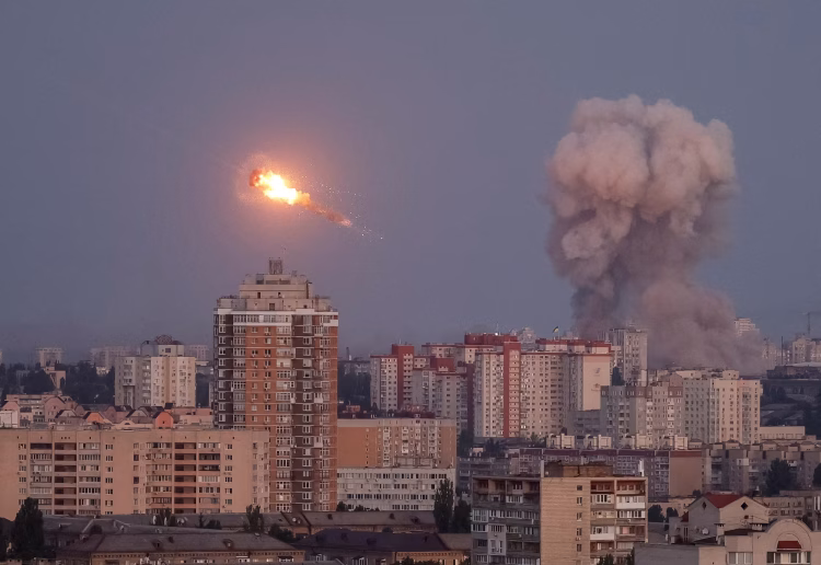 Украины Кременчук хотод олон удаагийн дайралт болж, эрчим хүчний дэд бүтэц ноцтой гэмтлээ