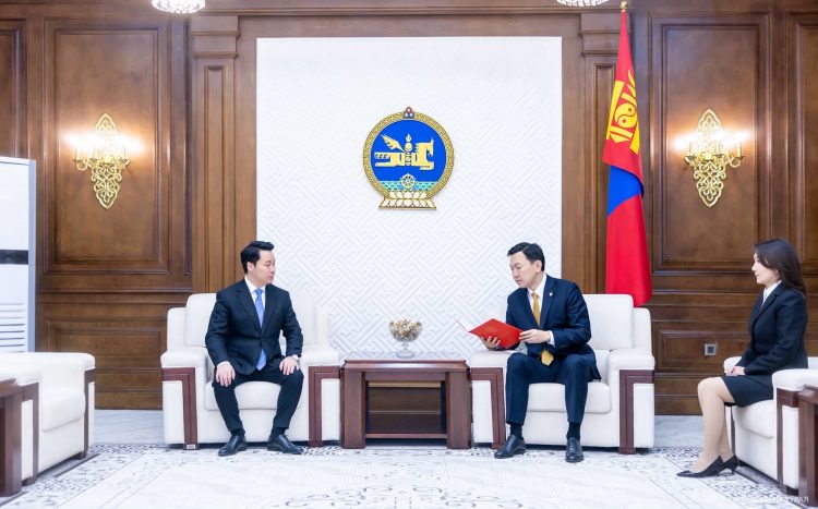 Элчин сайд нарыг эгүүлэн татах, томилох асуудлаар зөвшилцөх Монгол Улсын Ерөнхийлөгчийн саналыг өргөн мэдүүллээ