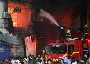Пакистаны Карачи хотын худалдааны төвд гарсан галаас болж амиа алдсан хүний тоо 14-т хүрчээ