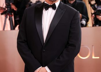 83 дахь удаагийн “Алтан Бөмбөрцөг” наадмаар алдарт одууд Giorgio Armani-гаар гоёжээ